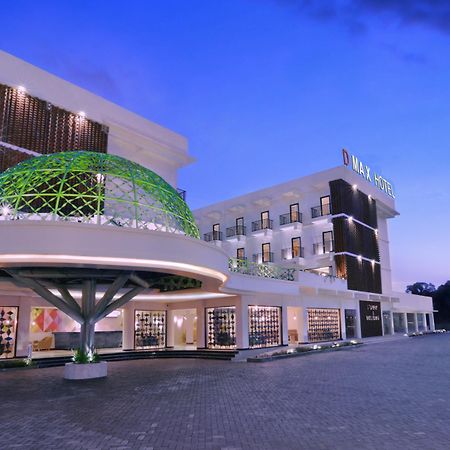 D'MAX Hotel&Convention Lombok Praya Buitenkant foto