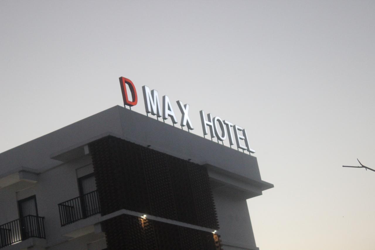 D'MAX Hotel&Convention Lombok Praya Buitenkant foto