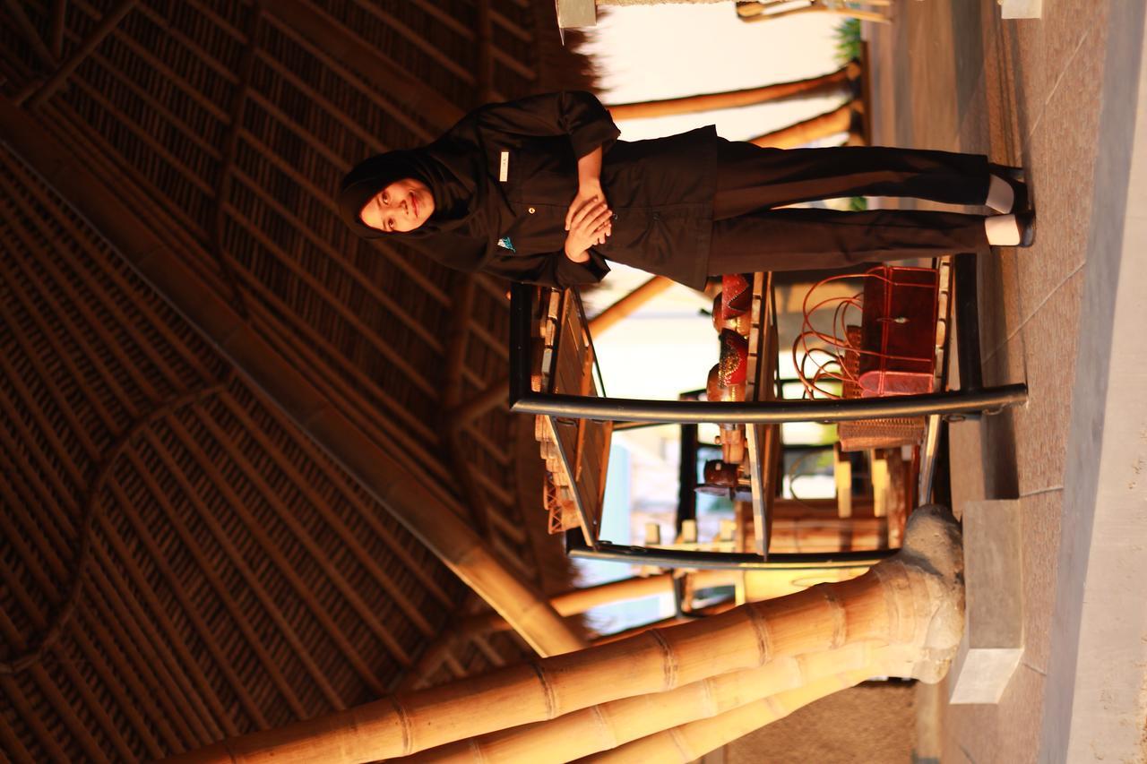 D'MAX Hotel&Convention Lombok Praya Buitenkant foto