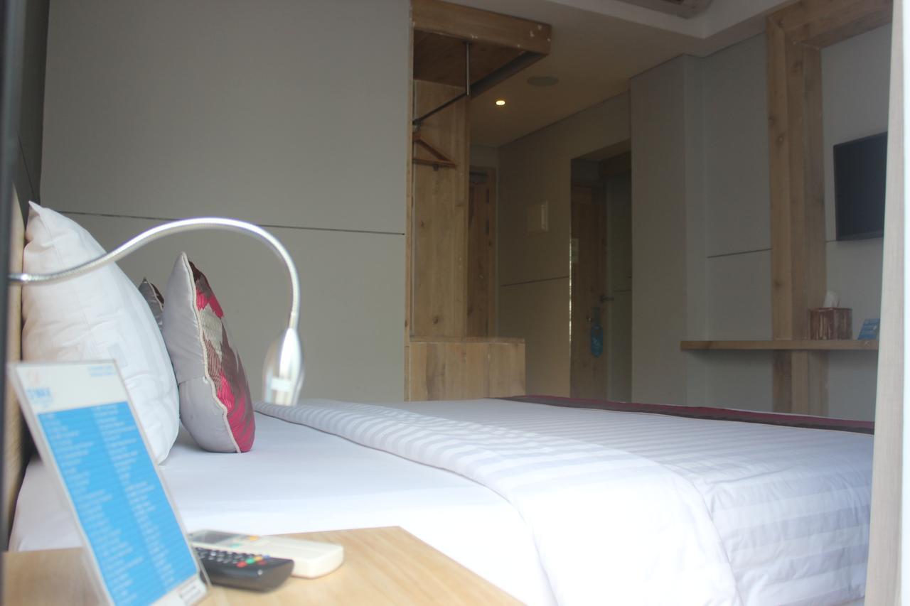 D'MAX Hotel&Convention Lombok Praya Buitenkant foto