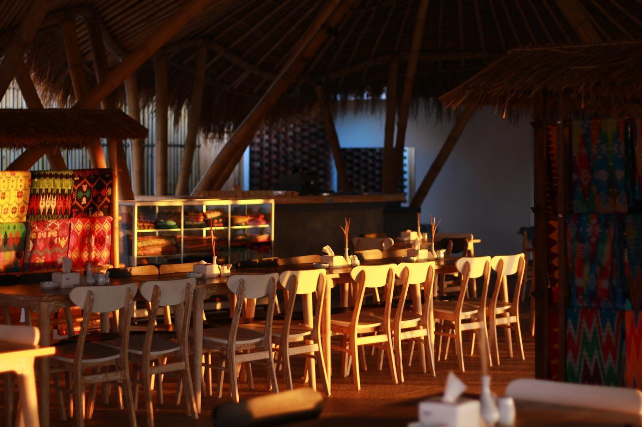 D'MAX Hotel&Convention Lombok Praya Buitenkant foto