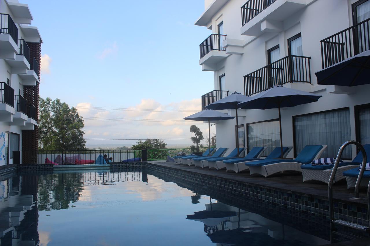 D'MAX Hotel&Convention Lombok Praya Buitenkant foto