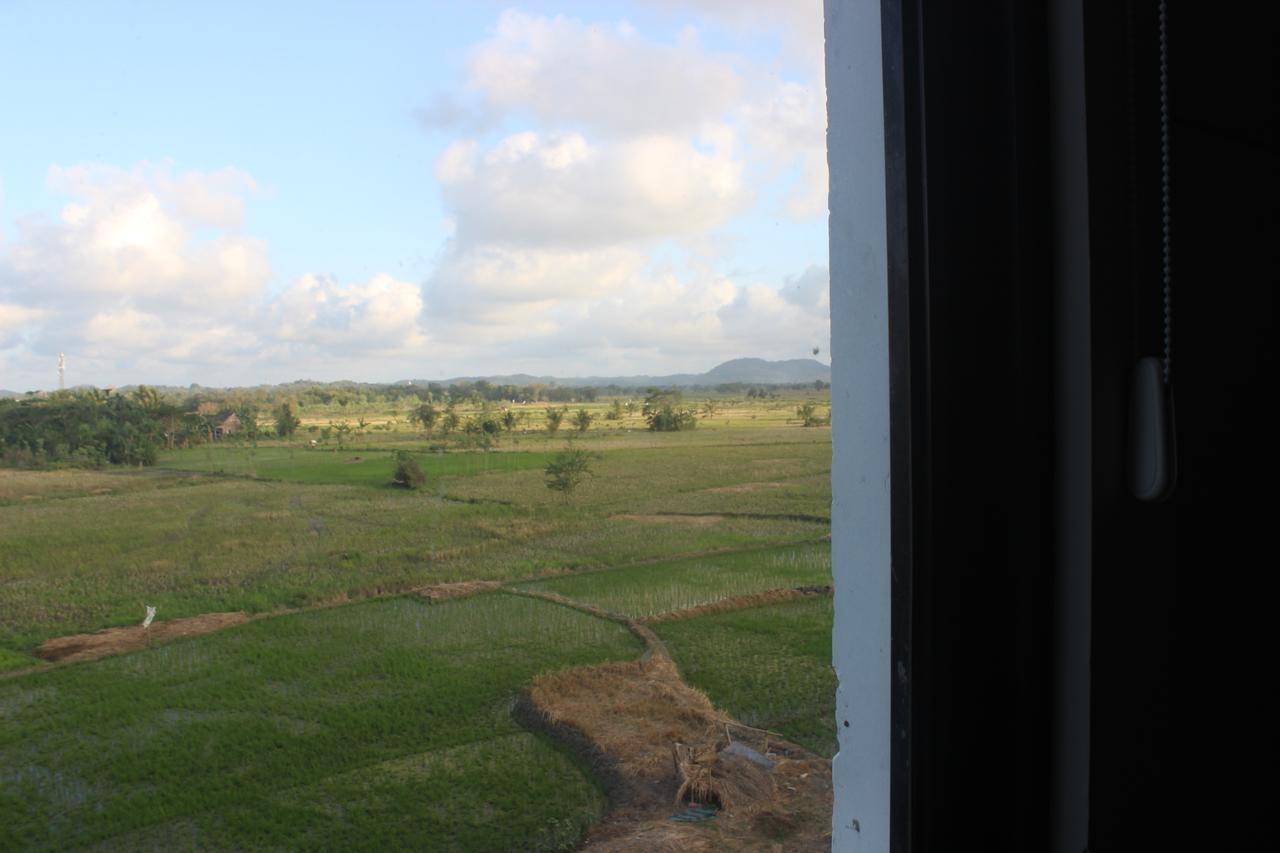 D'MAX Hotel&Convention Lombok Praya Buitenkant foto