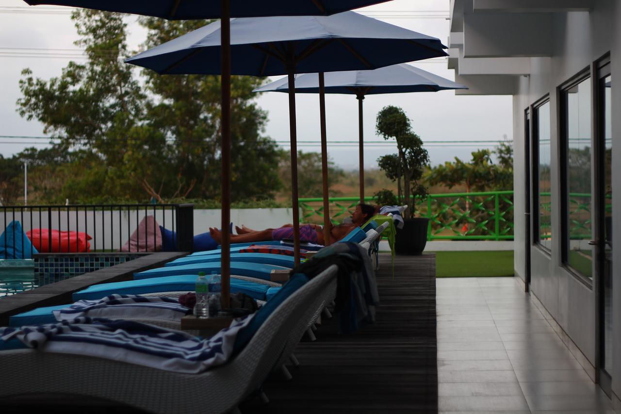D'MAX Hotel&Convention Lombok Praya Buitenkant foto