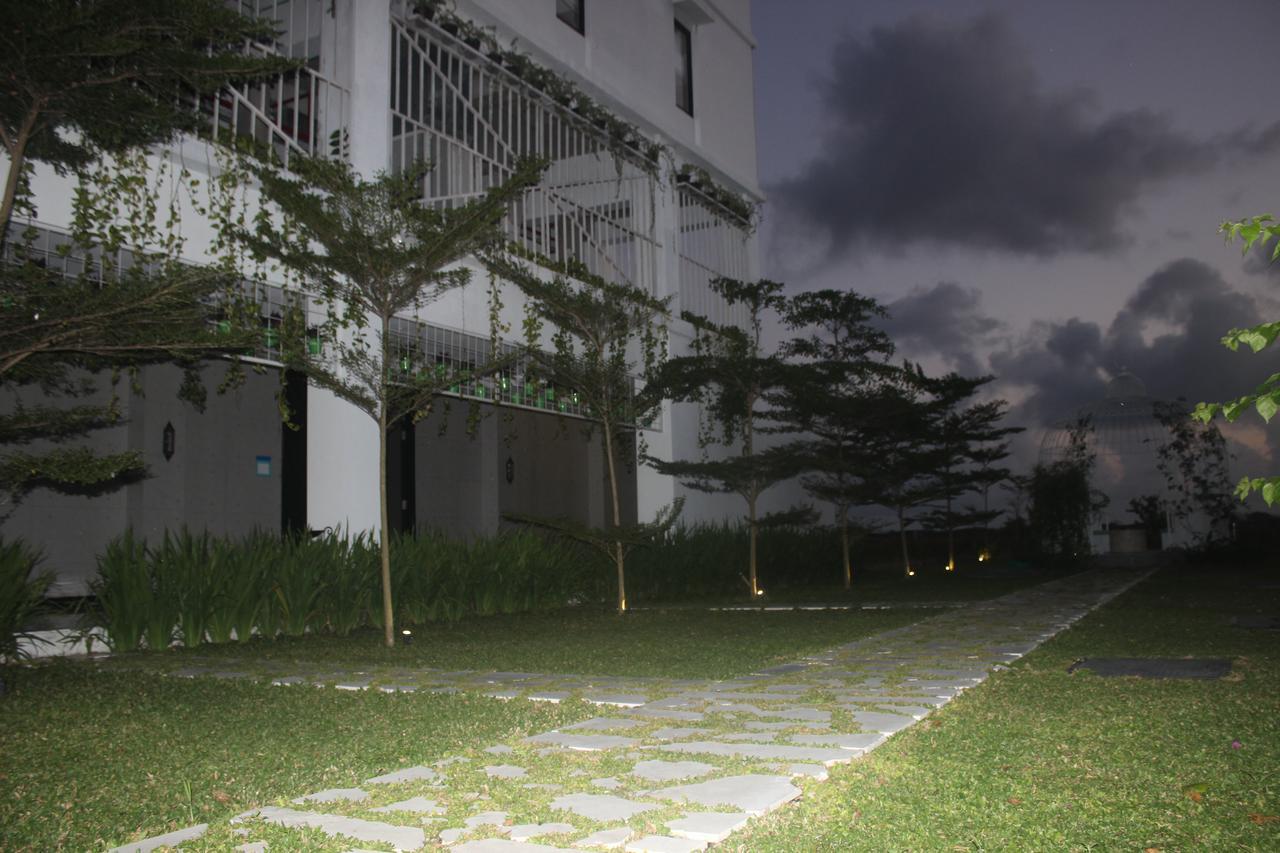 D'MAX Hotel&Convention Lombok Praya Buitenkant foto