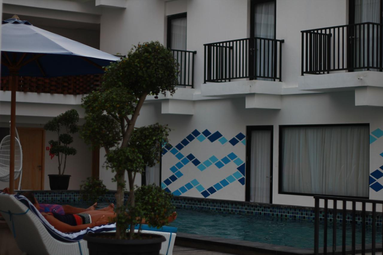 D'MAX Hotel&Convention Lombok Praya Buitenkant foto